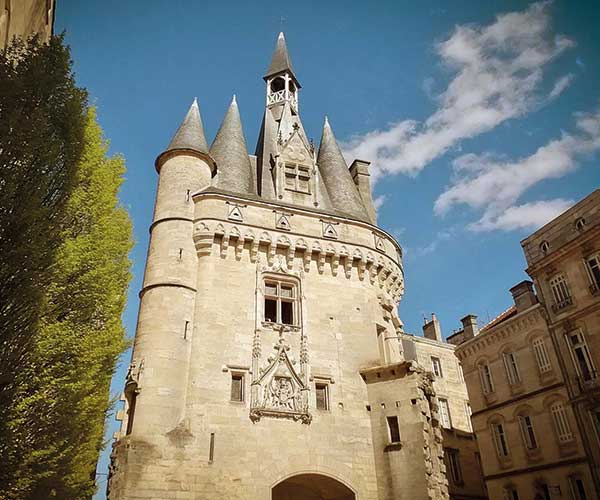 Visite guidée touristique de Bordeaux : la porte Cailhau